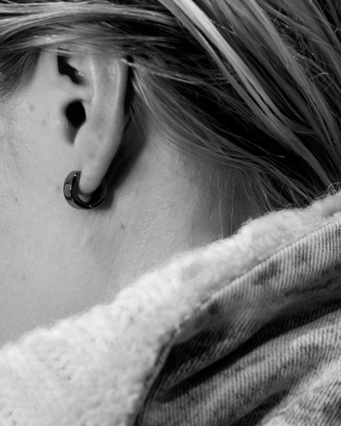 EARRING 02 BLACK POLISHED