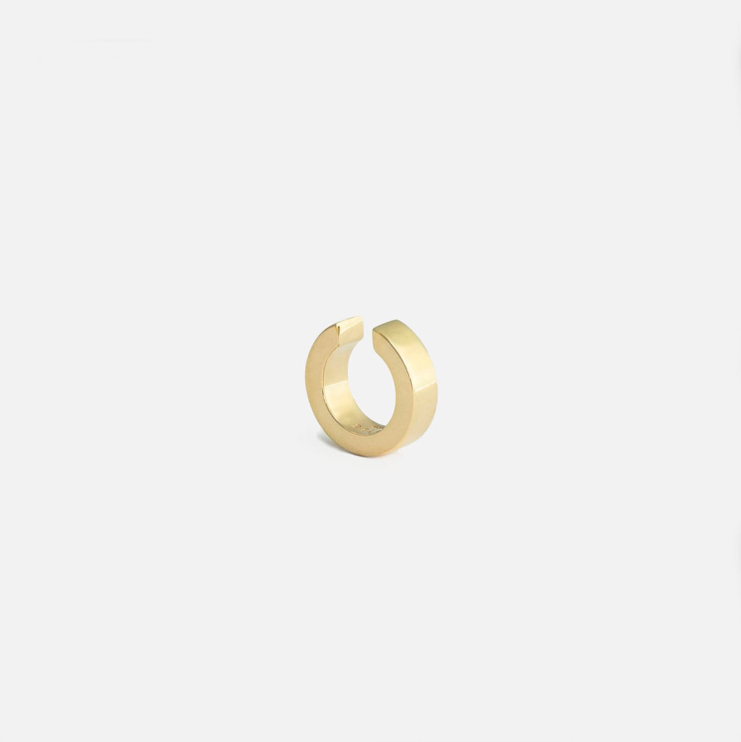 Earcuff_01_still_black_gold