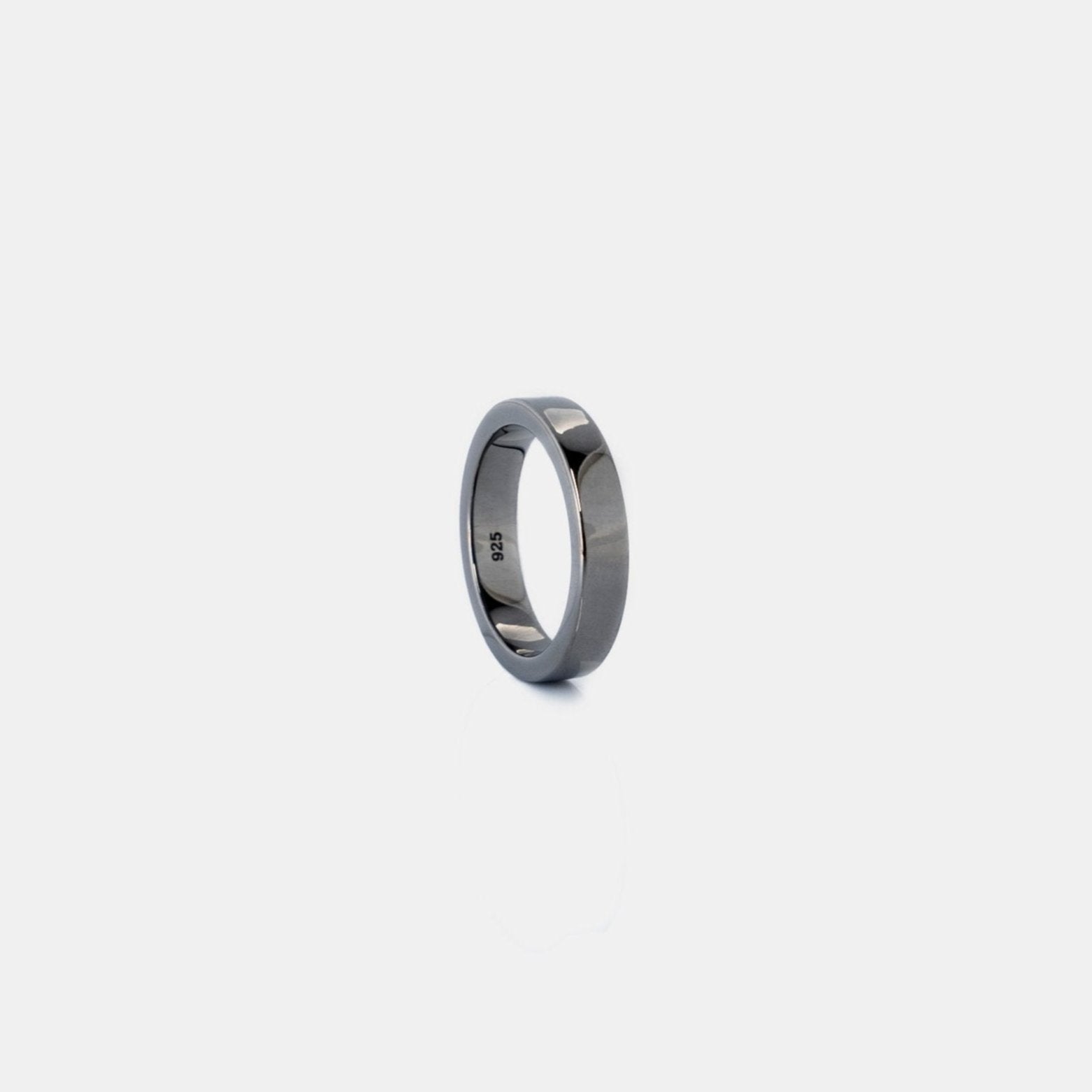 RING 01 BLACK POLISHED