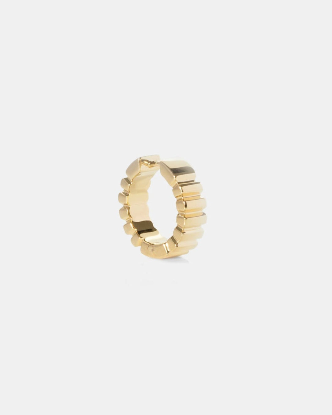 studio sette Gold hoops earring with a geometric ridged design on a white background