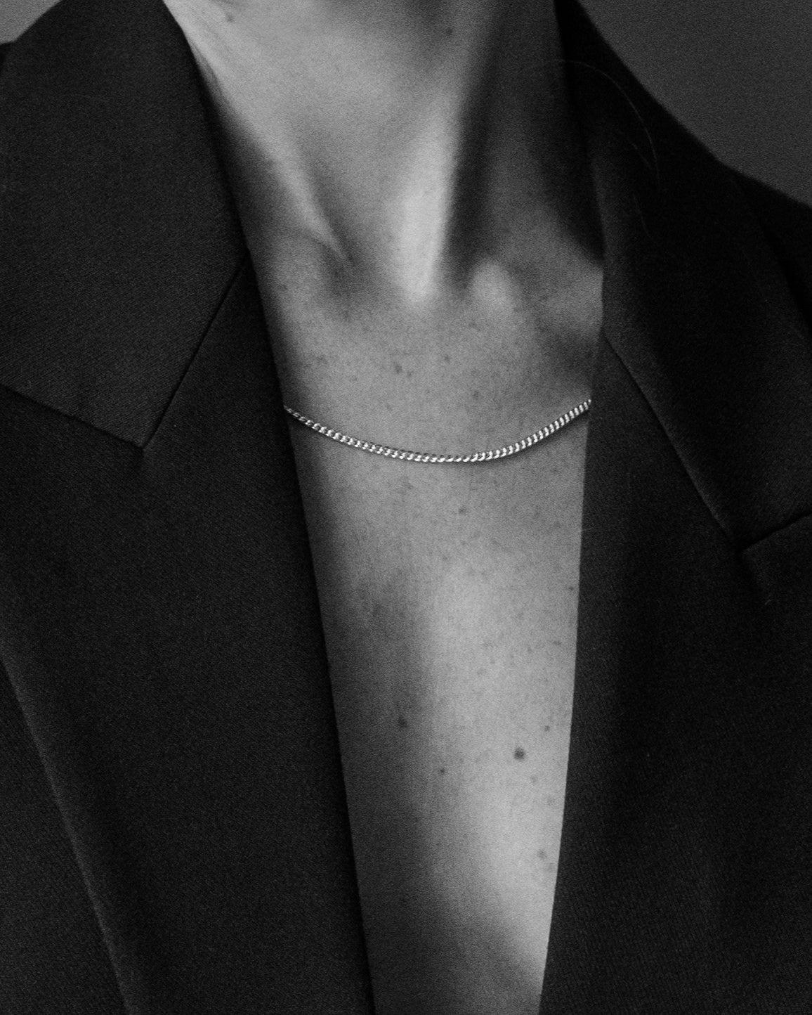 curb Chain silver on model skin wearing blazer
